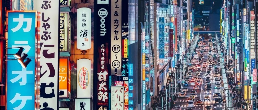 每一塊城市的招牌，都在為街道寫詩